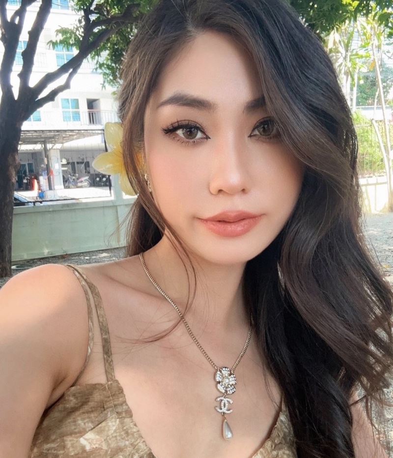 Ch**el necklaces